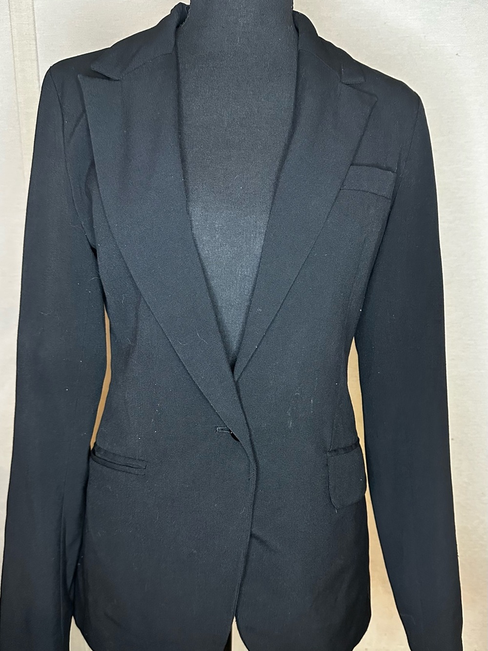 Classic Black Women’s Single-Breasted Blazer